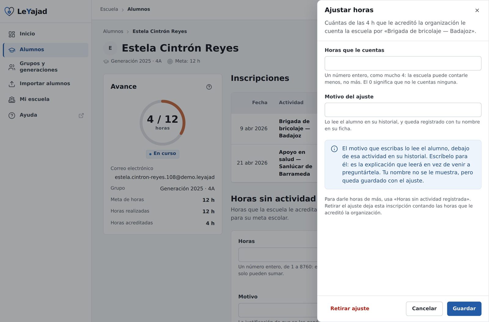 Panel lateral «Ajustar horas» con el campo de horas que le cuentas, el campo de motivo y los botones Retirar ajuste, Cancelar y Guardar.