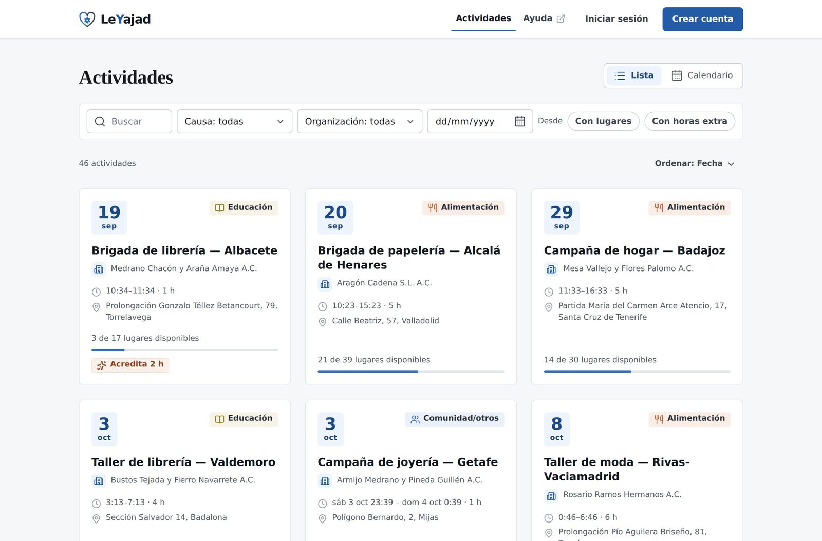 Catálogo de actividades con filtros arriba y tarjetas con fecha, organización, horario, lugar y lugares disponibles.