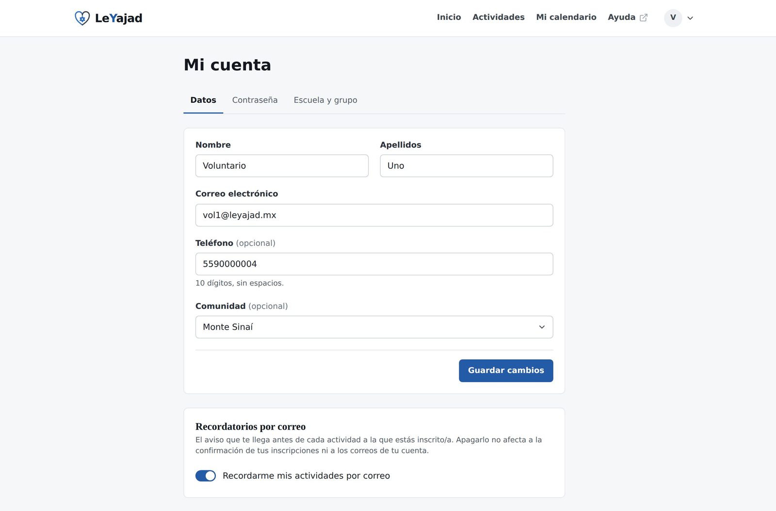 Pestaña Datos de Mi cuenta con nombre, apellidos, correo, teléfono y comunidad, el botón Guardar cambios y, debajo, el panel «Recordatorios por correo» con el interruptor encendido.